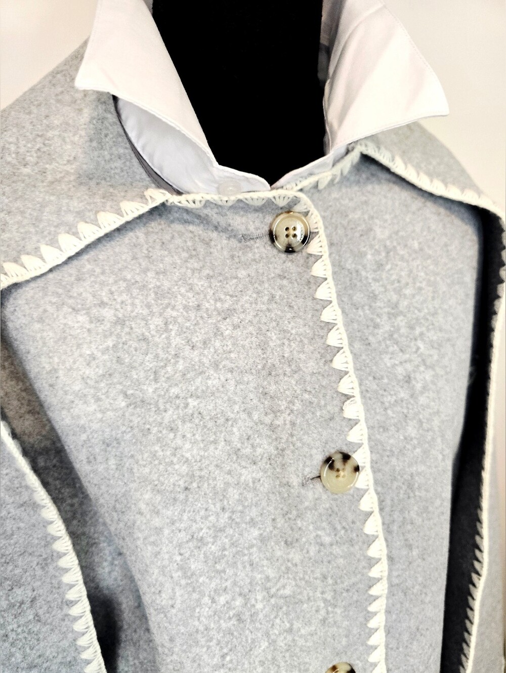 Marc New York Andrew Marc Gray Cape Coat Blanket Jacket Whipstitch Quiet Luxury - Picture 3 of 12